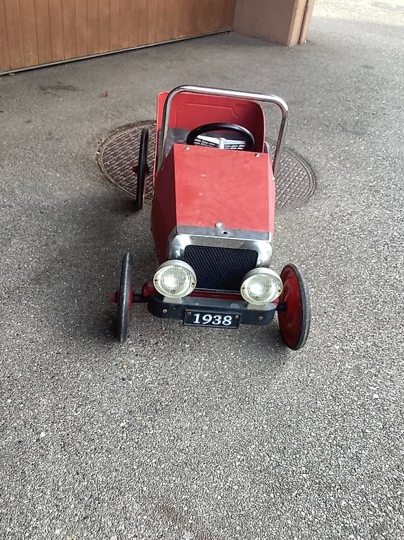 Veicoli per bambini: Réplique ancienne voiture à pédales – Usato da Corsier sur vevey venduto da Hitu