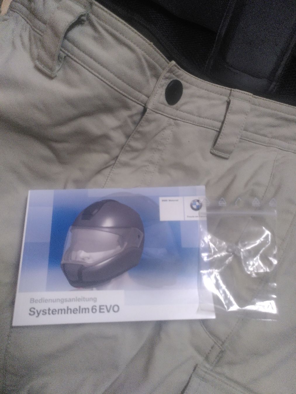 BMW Lotti di vestiti: BMW NeonShell taille 52 , pantalon Summer 3, System 6 EVO – Usato da Le Sépey venduto da Ventach 2