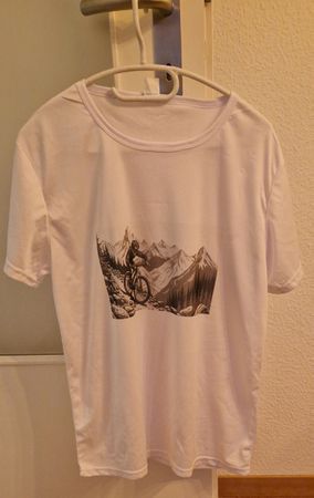 Tshirt polyester (Neuf) je les fais moi même