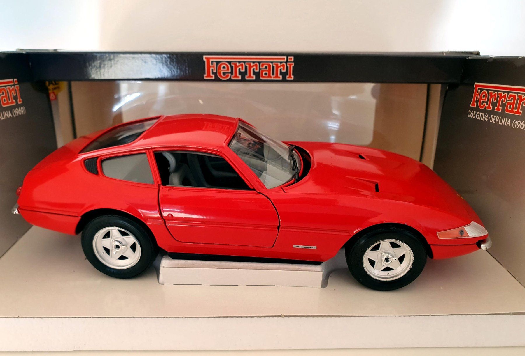 Ferrari Modellini d'auto: Ferrari Daytona 365 GTB/4 – Nuovo e nell'imballaggio originale da Fribourg venduto da diecast-models 2