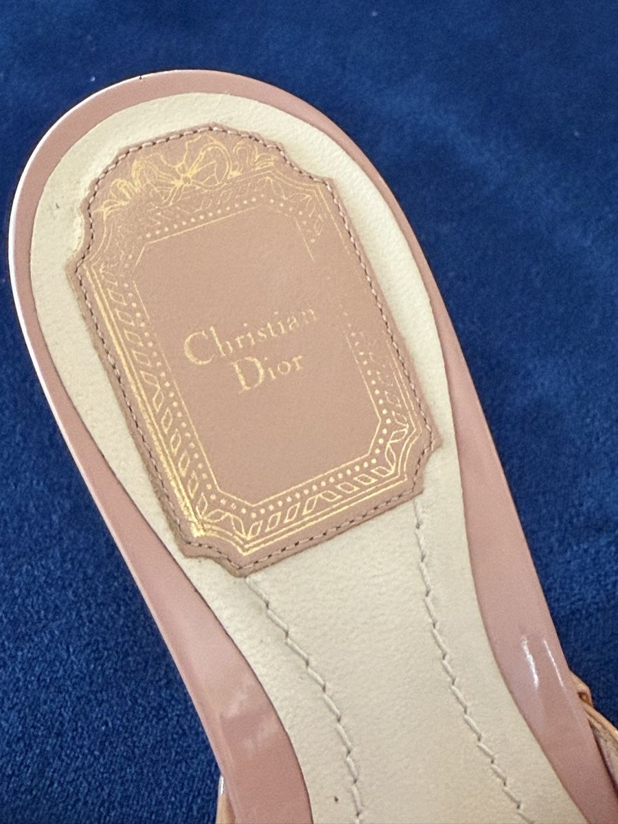 Dior Chaussures femmes: Cristian Dior Mules - Original Leder Lack – D'occasion à Zürich par Gadgets2020 1