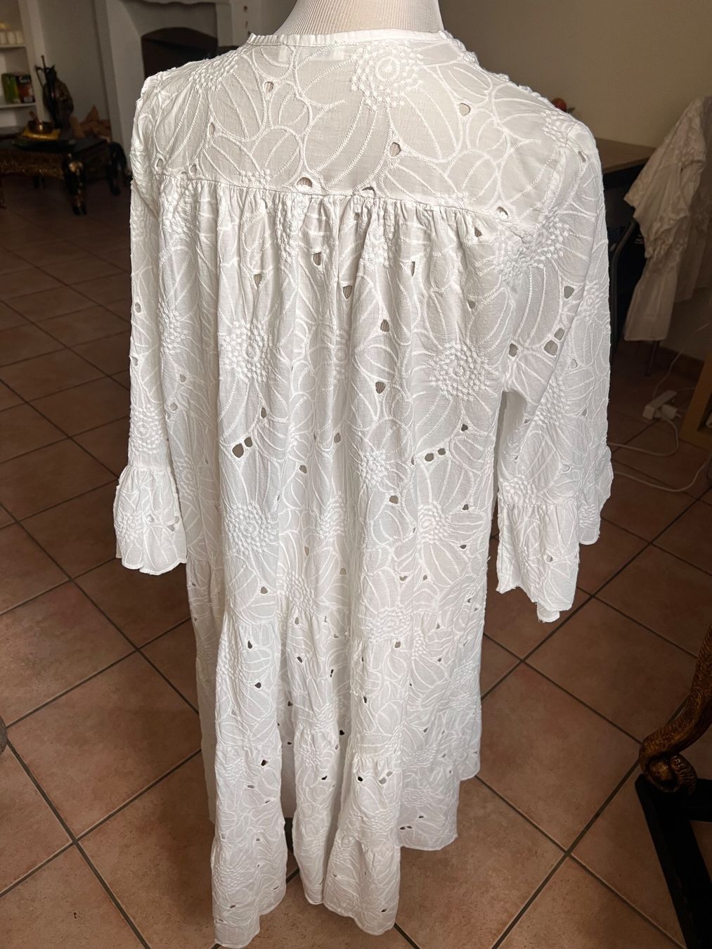 Vestiti: Weißes  Spitzenkleid Ibiza Look  M/L – Usato da Melide venduto da fashiono5 2