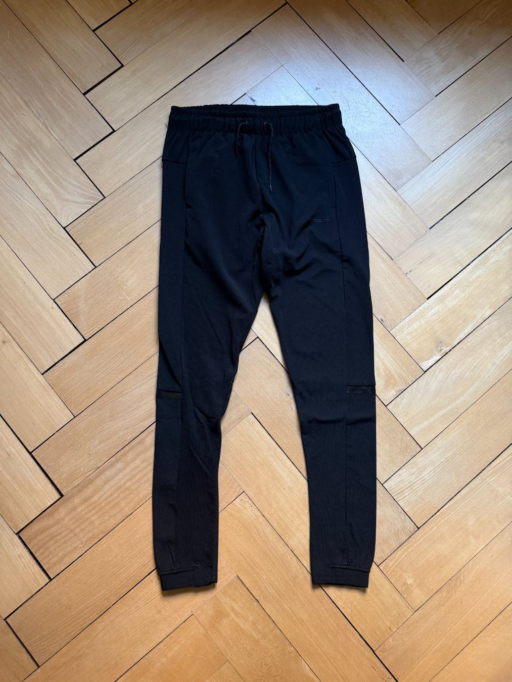 Jack & Jones Pantalons: JACK & JONES Tech Trainerhose schwarz S – D'occasion à Zürich par Diazaio