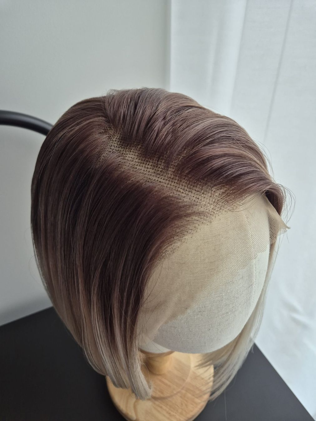 Parrucche: Neue Kunsthaar Perücke. New wig – Nuovo e nell'imballaggio originale da Zürich venduto da pla_tm9w 5