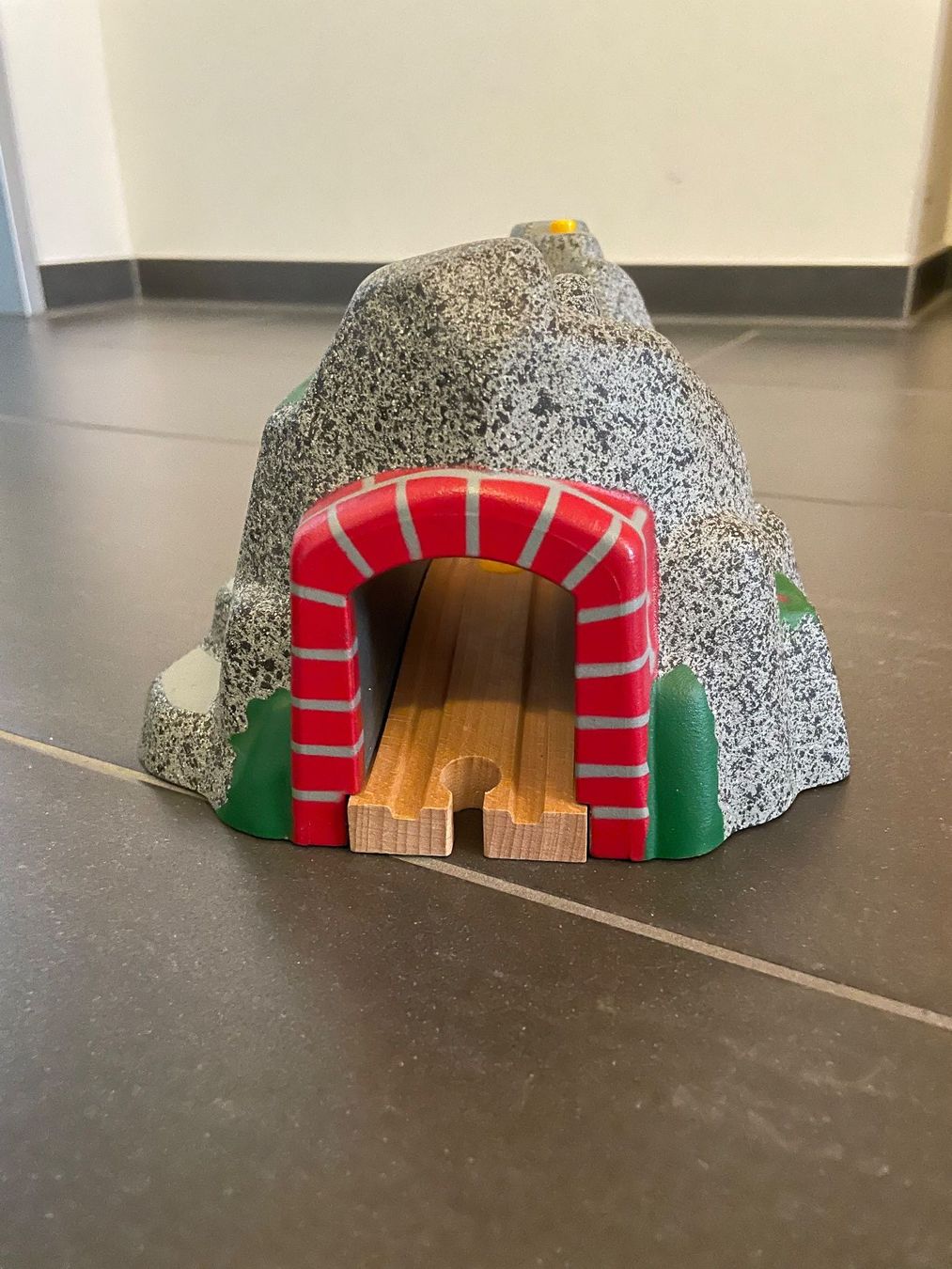 Brio Giocattoli: Abenteuertunnel Eisenbahntunnel von Brio mit Geräuschen – Usato da Schöfflisdorf venduto da ElianeJ 2