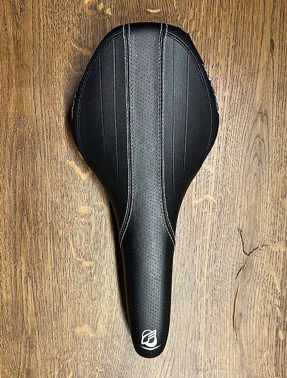 Selles, accessoires: Herrensattel  – D'occasion à Zuzwil SG par Toronto911