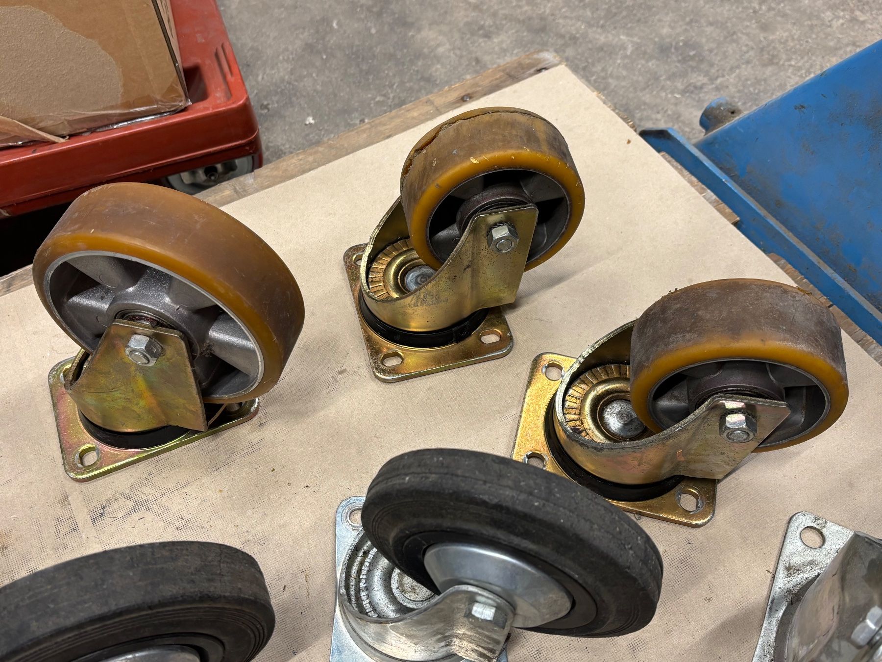 Altro per stoccaggio & trasporto: Konvolut an Rollen, Lenkrollen, Bockrollen, verschiedene! – Usato da Winterthur venduto da ReUse_Baumarkt 2