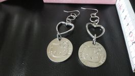 Hello Kitty Ohrringe mit Herz Anhänger