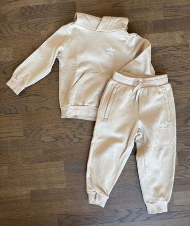 Adidas Jogginganzug Traineranzug Set 110 beige Kinder
