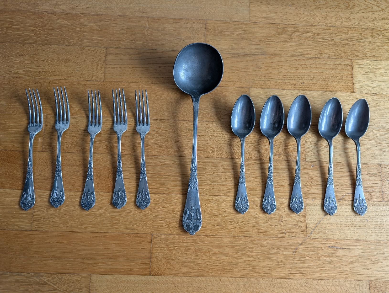 Set di posate: Lot de couverts anciens – Usato da Neuchâtel venduto da lynne_mo