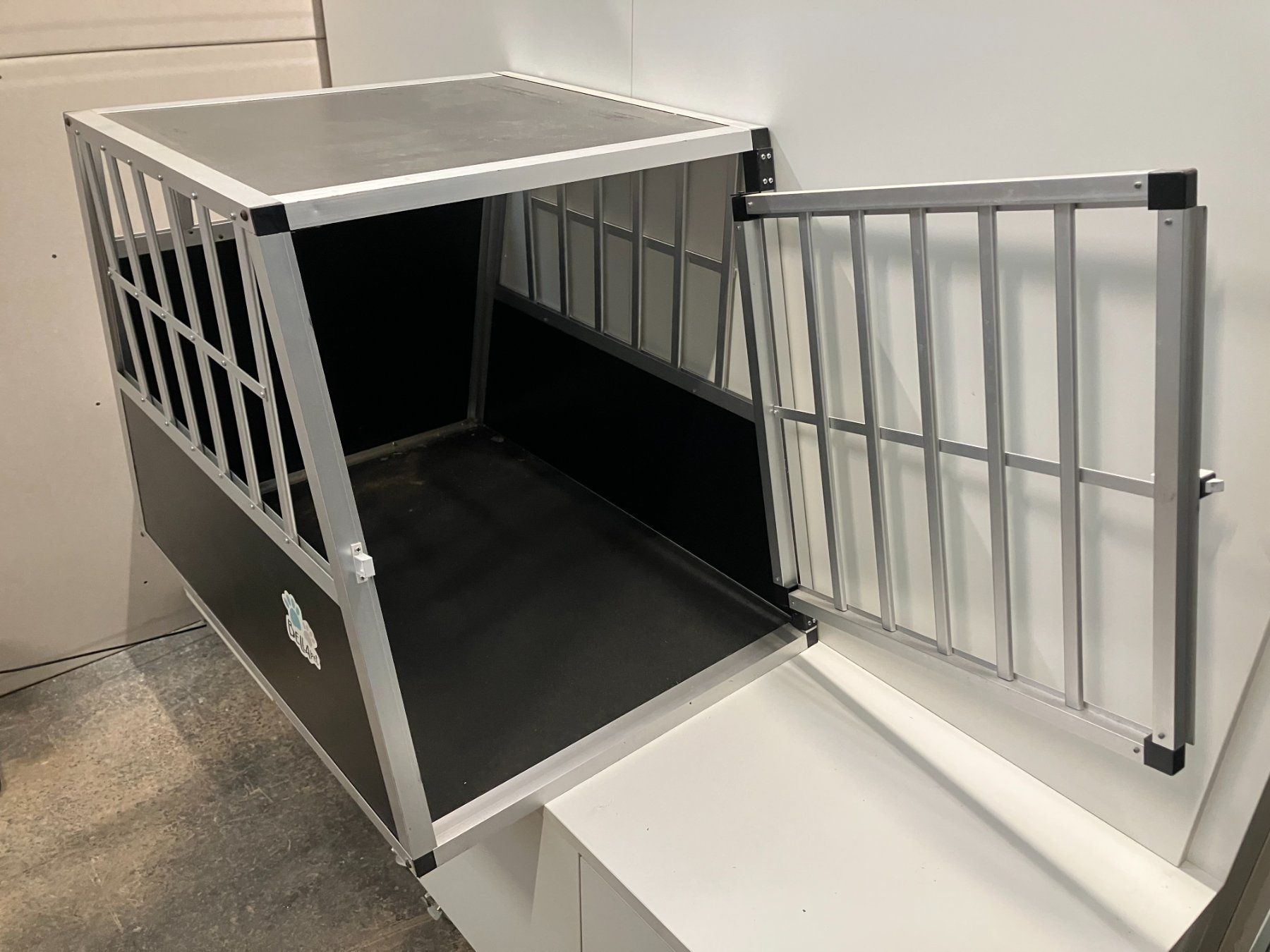 Cages, transport & sécurité: gebr. Hunde Transport Käfig / Box ab 1.- – D'occasion à Lichtensteig par Buy24International 2