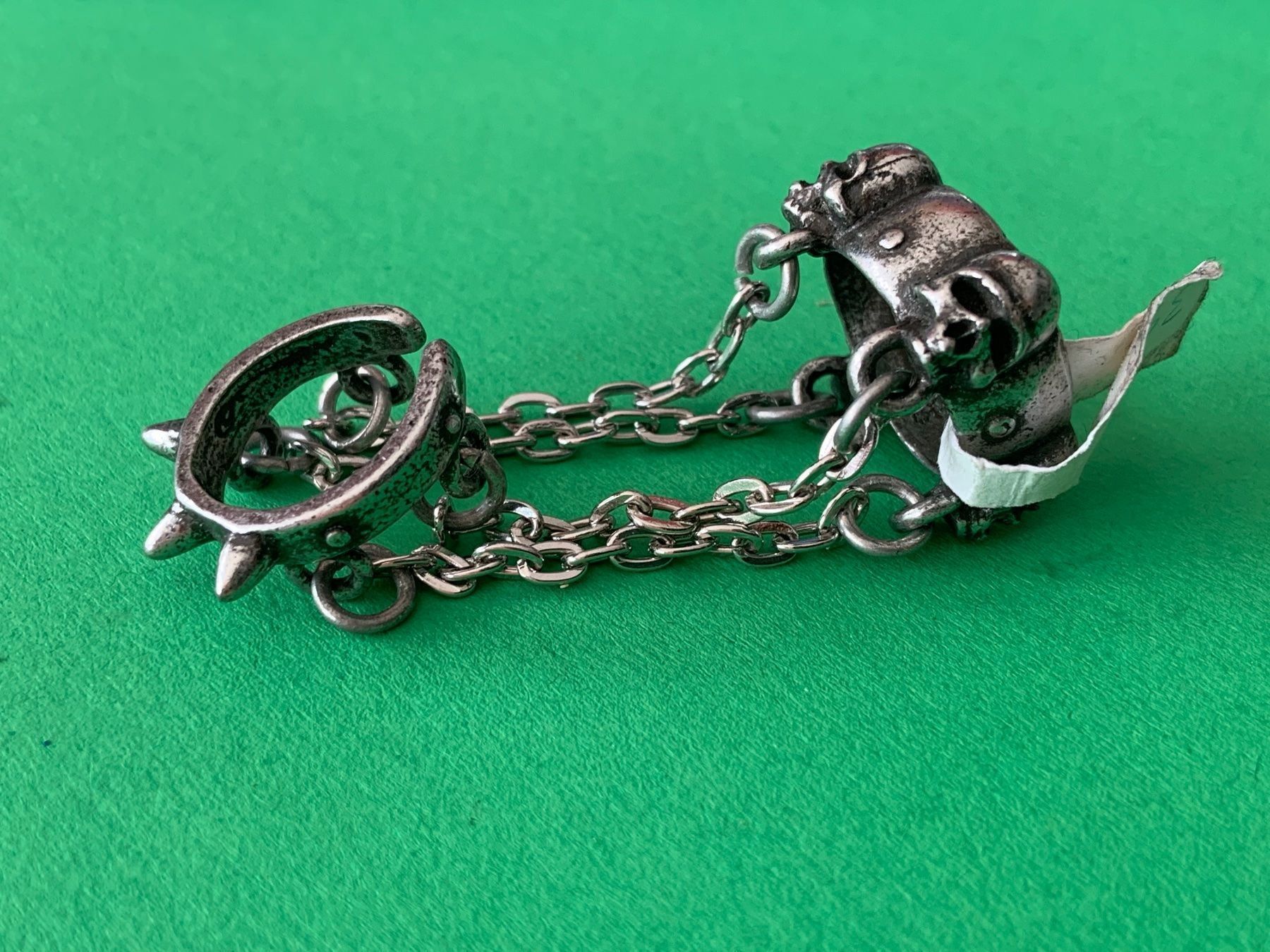 Boucles d'oreille: Fingerring totenköpfe gothisch!!!!! – D'occasion à Dittingen par Bijoubelle