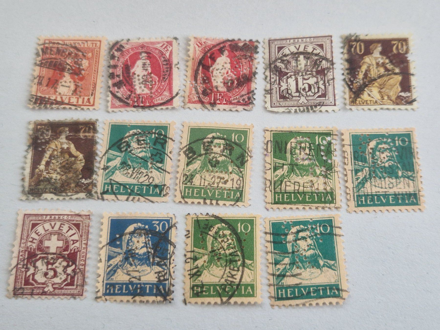 Tutti i francobolli: Ansammlung Perfin, ab 1.- – Usato da Burgdorf venduto da Glossy01
