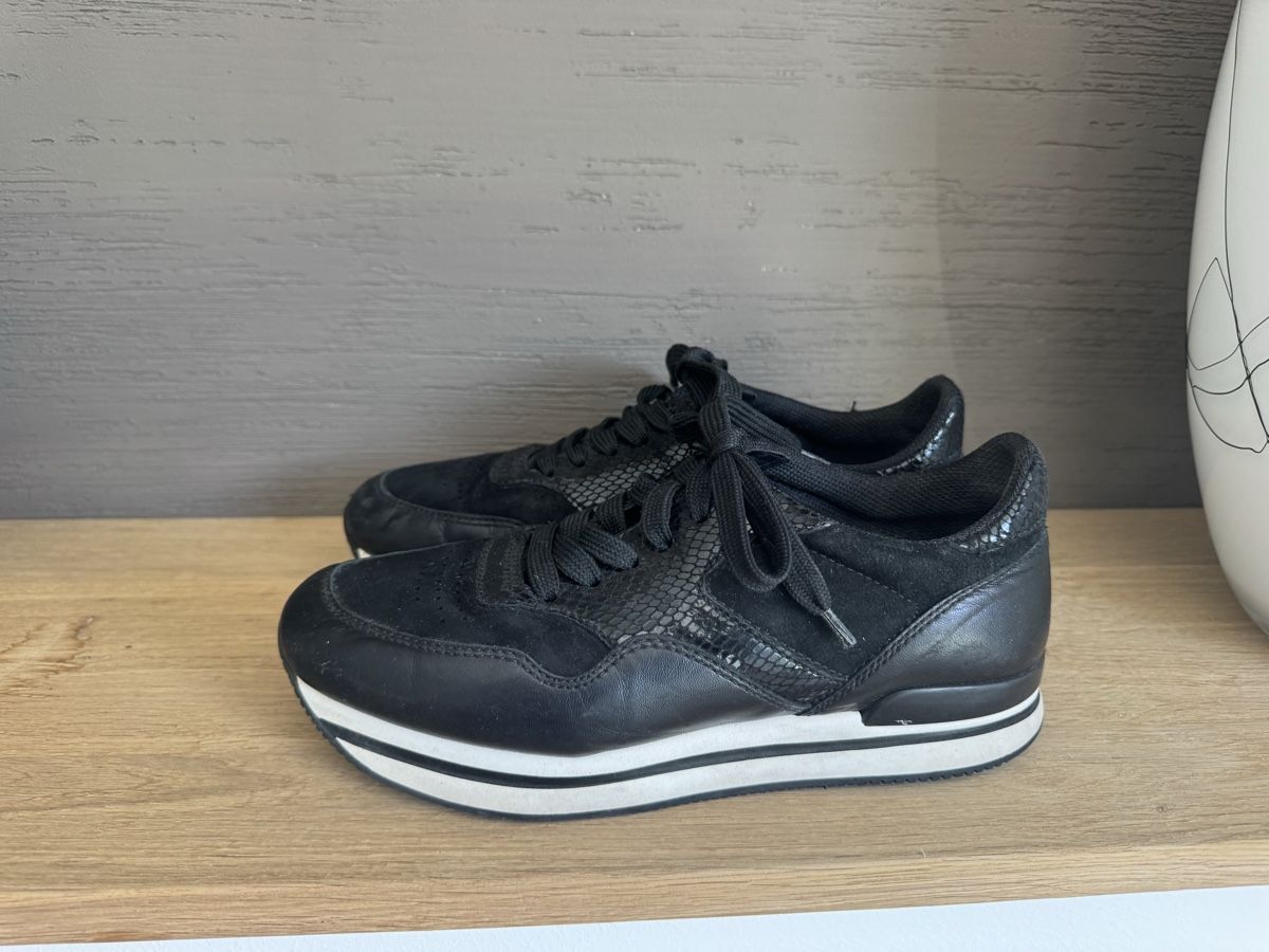 Hogan Scarpe da donna: Sneaker Hogan schwarz Gr. 39 Damen  – Usato da Aathal-Seegräben venduto da Neja80