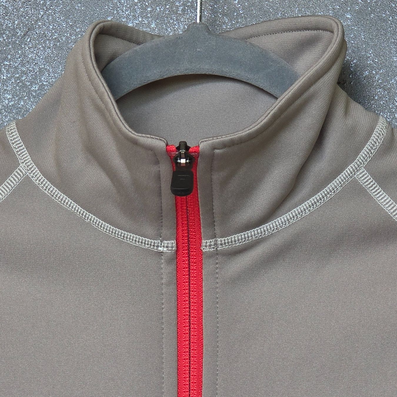 Peak Performance Jacken: 🐸 PEAK PERFORMANCE JACKE M SPORTJACKE HELLGRAU – Gebraucht aus Môtier (Vully) von Frogs 2