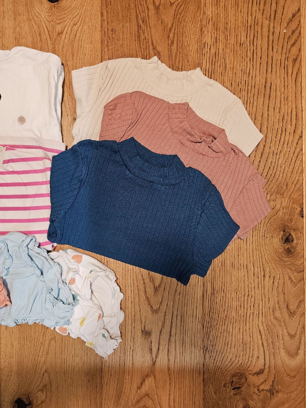 Lotti & Set di vestiti: Kleiderpaket – Usato da Basel venduto da vel_w2tr 3