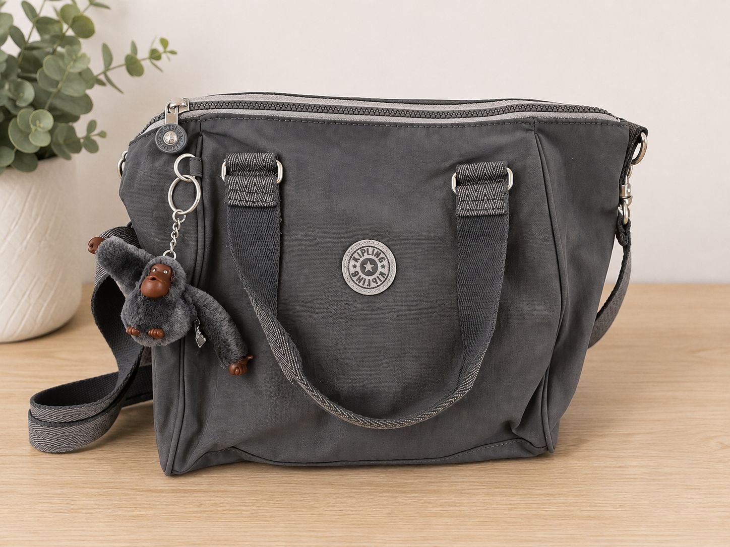 Kipling Sacs femmes: Sac Kipling gris  – D'occasion à ROCHEFORT par Tanja_2019