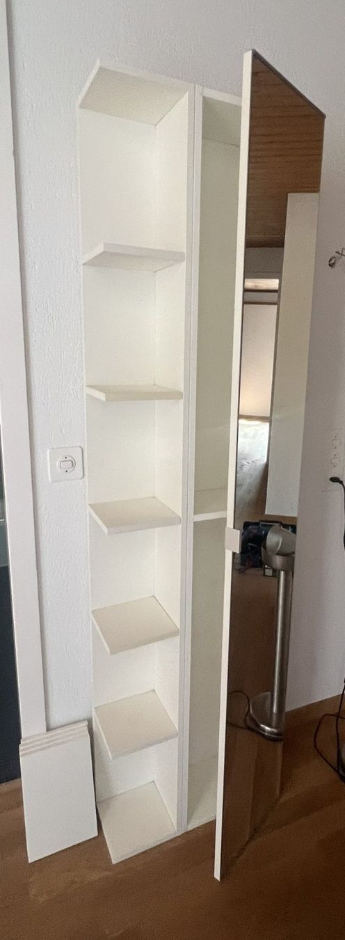 Regale: Regal mit Spiegel weiss 5 Fächer Höhe 200cm – Gebraucht aus Appenzell von oli_8dbc 1