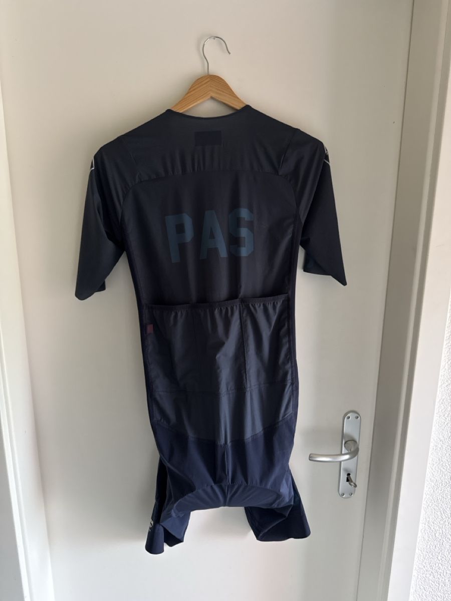 Pas Normal Studios Canottiere & Pantaloni: Pas normal studio mechanism pro speedsuit  – Nuovo (secondo la descrizione) da Sugiez venduto da Rulio_xx 1
