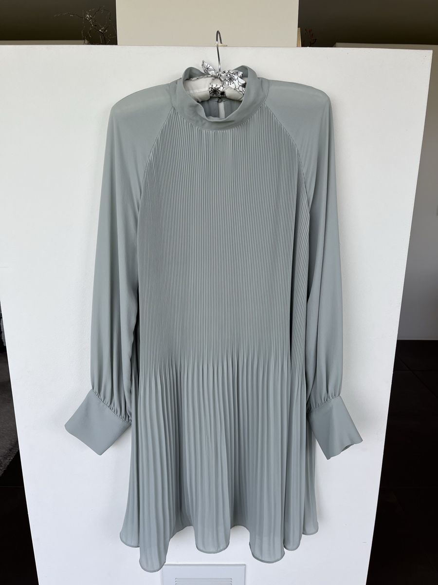 H&M Kleider: Plissiertes Kleid – Neu (gemäss Beschreibung) aus Hirzel von see_8wpb