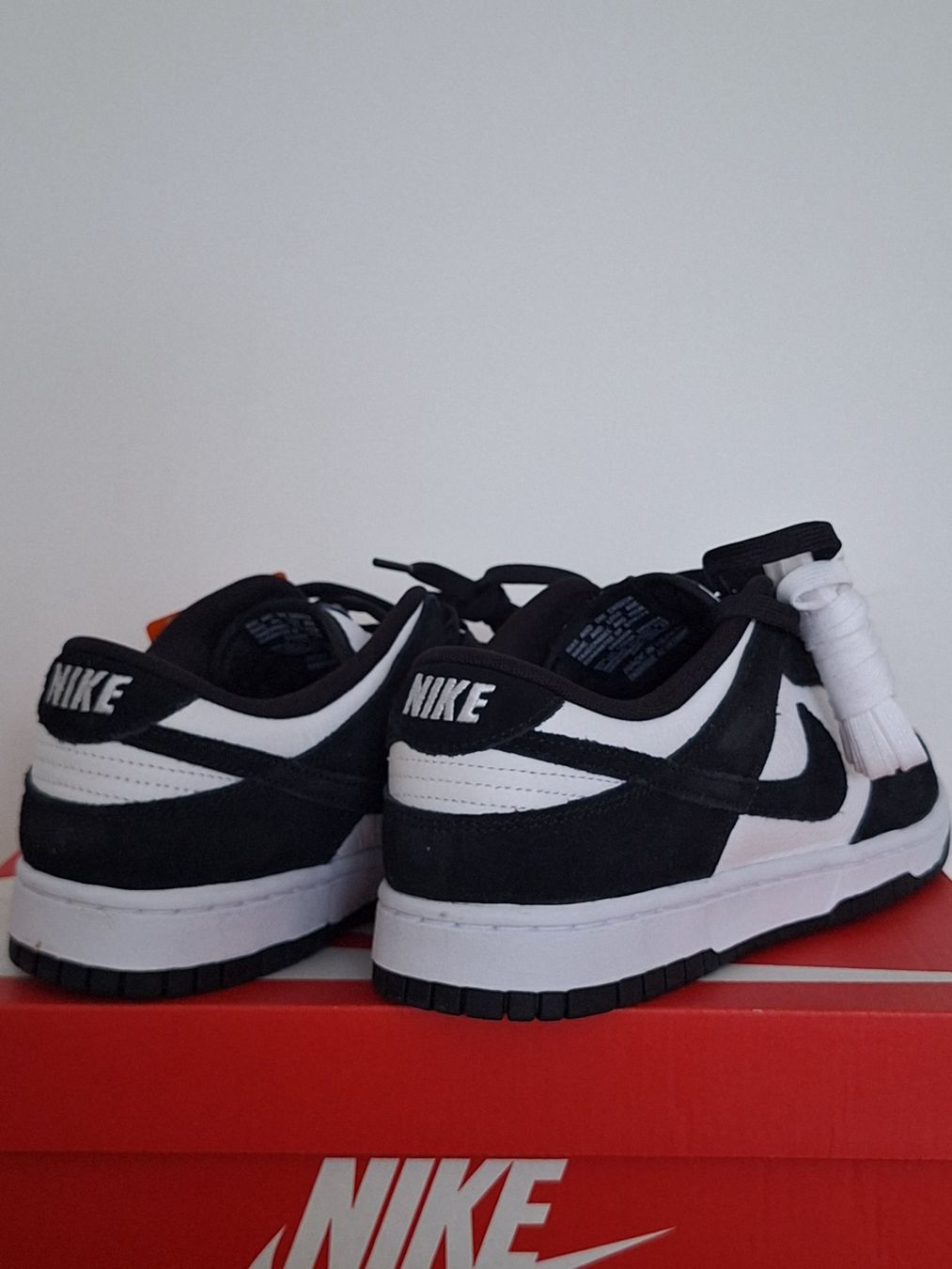 Nike Scarpe da uomo: NEU: Nike Dunk Low Suede Panda, US M-9.5 – Nuovo e nell'imballaggio originale da Meilen venduto da sdisecli 1