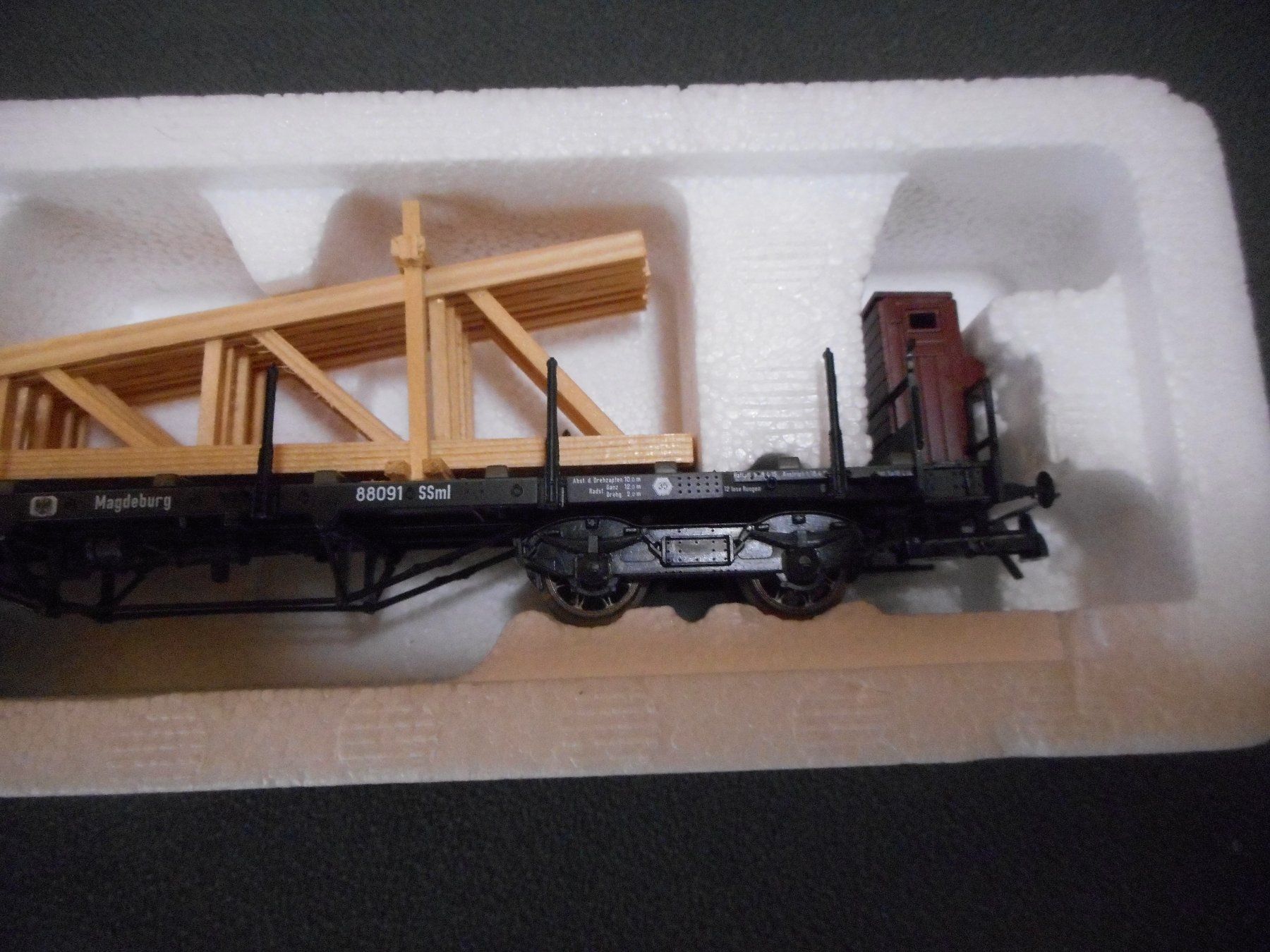 Roco Modellini di ferrovie: Roco Rungenwagen mit Echtholzladung – Nuovo (secondo la descrizione) da Bretzwil venduto da gbfluck 3