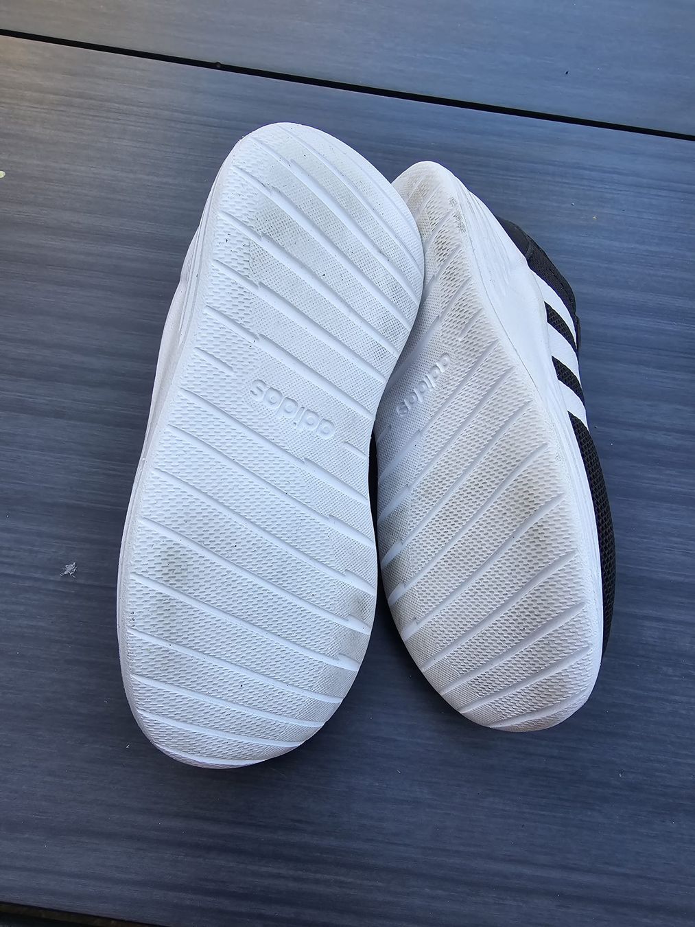 Adidas Herrenschuhe: Baskets Adidas noires et blanches pointure 24 – Gebraucht aus Neuchâtel von mel_6m7r 1