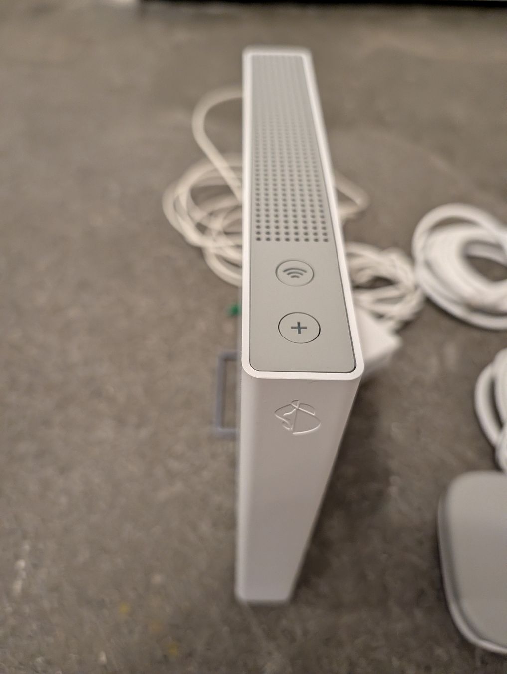 Swisscom Modem & Router: Swisscom Internet-Box 4 + TV Box with Remote, Used – Usato da Zürich venduto da jor_68rp 2