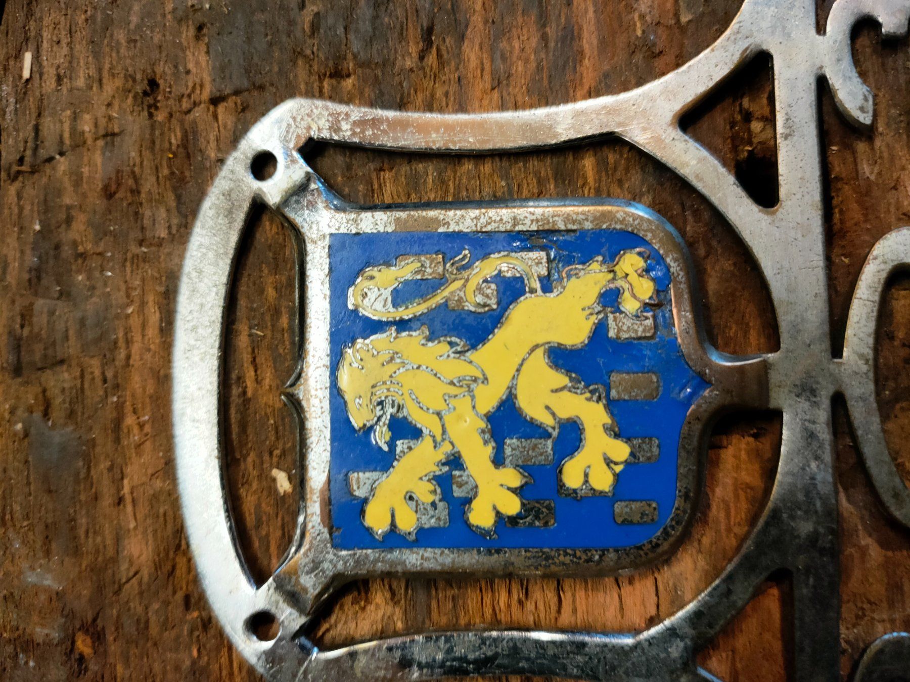 Peugeot Tutti pezzi di ricambio auto: Emblème Peugeot 203 oldtimer – Usato da Bretonnières venduto da Minigab 1