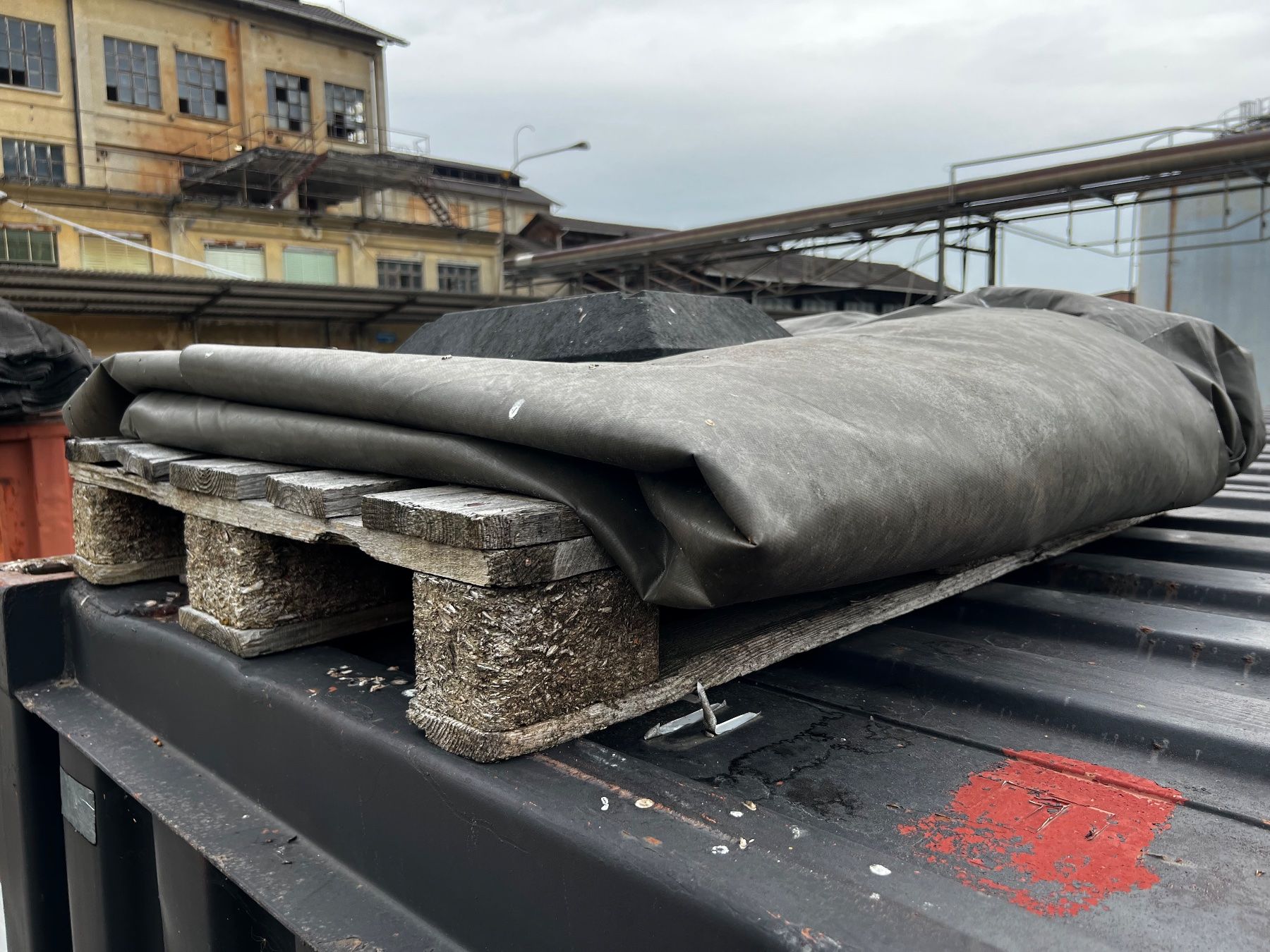 Altro: Blache gross, olivgrün – Usato da Wettingen venduto da Wespi4