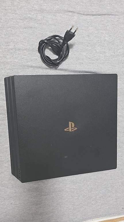 Console: Systéme de Jeu PS4 Pro en bon état – Usato da Noës venduto da sim_75ws