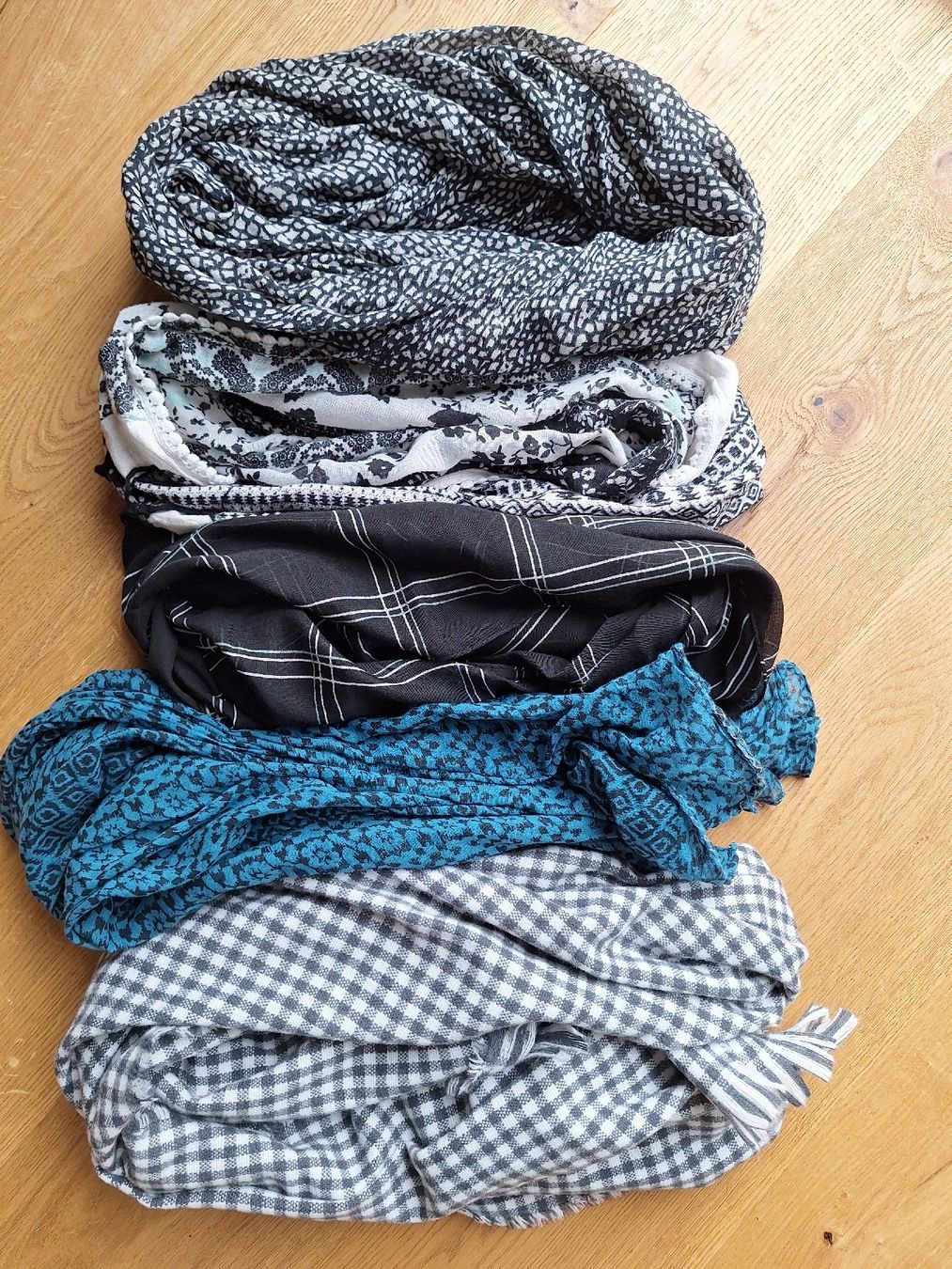 Foulards & écharpes: Schalpaket 5 Stück div Marken – D'occasion à Dörflingen par cra_5rv7 5