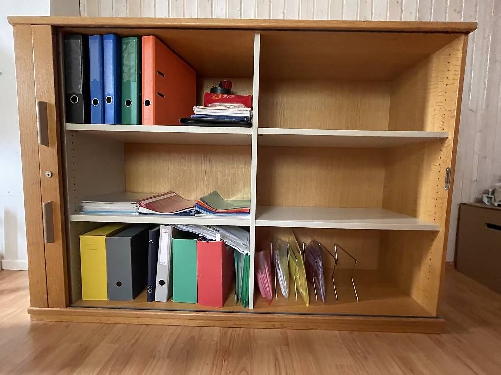 Schränke: Rolladenschrank Lateralschrank – Gebraucht aus Oensingen von Chuet 1