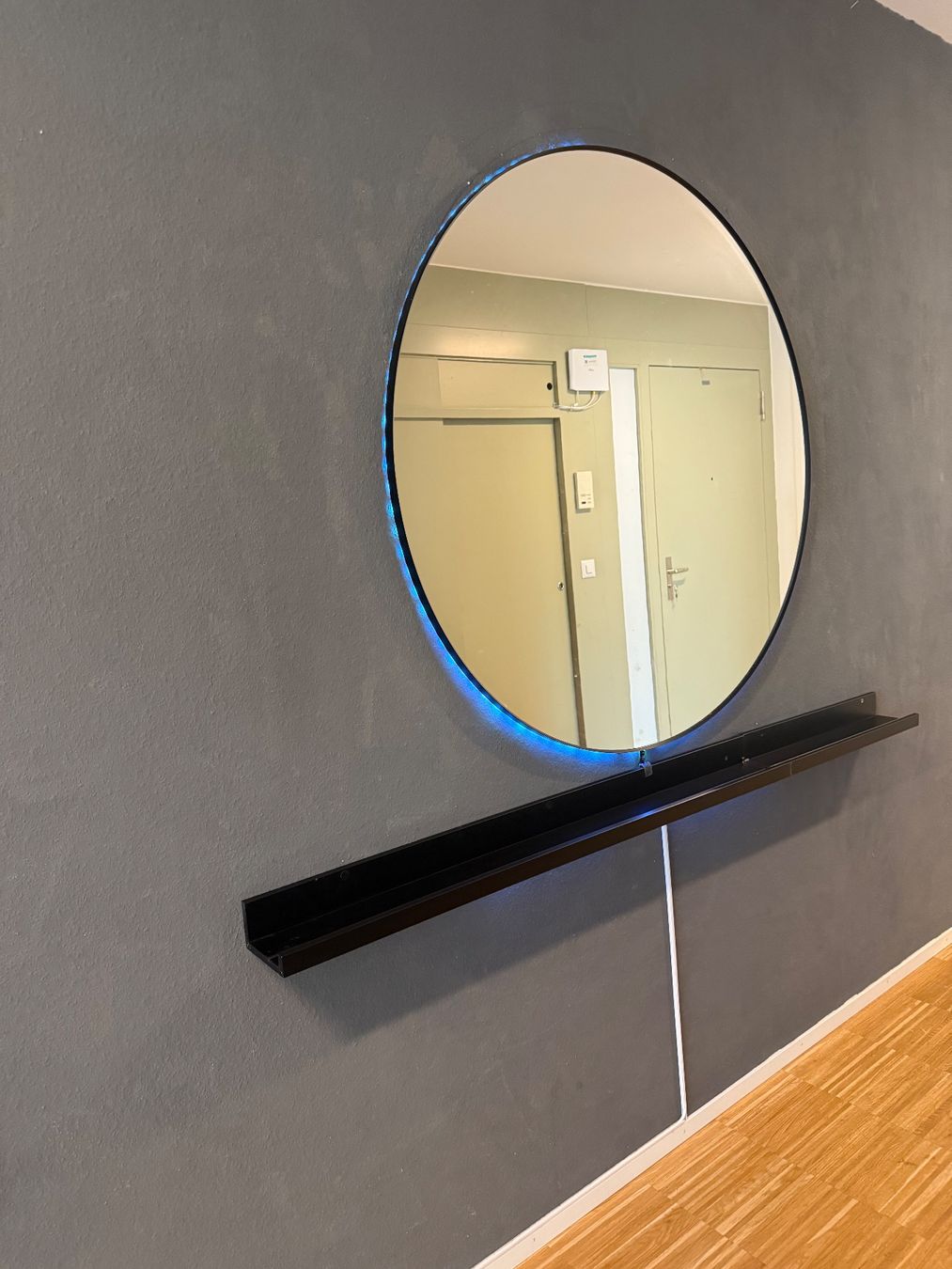 Specchi: IKEA Spiegel mit Regal – Usato da Winterthur venduto da As01