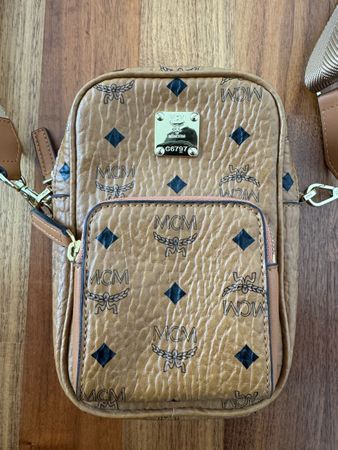 Kompakte Replica Umhängetasche Braun im MCM Stil  – Neu