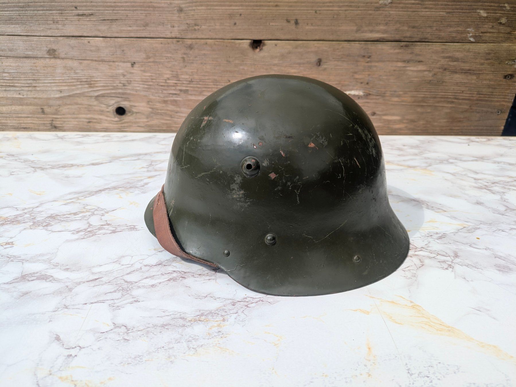 Uniformi & Effetti personali: Bulgarischer Stahlhelm M36 Typ C – Usato da Buttisholz venduto da SoldatenKammer 3