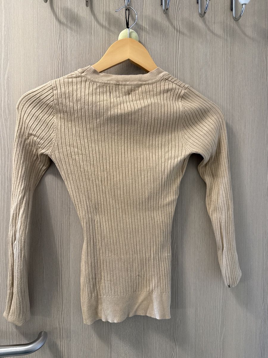 Maglioni & Felpe: Pull côtelé beige clair - Parfait pour l'automne! – Usato da Granges VS venduto da Anila.r 1