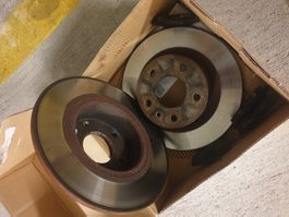 Dischi freno posteriore +pastiglie  alfa romeo 156 97-2001