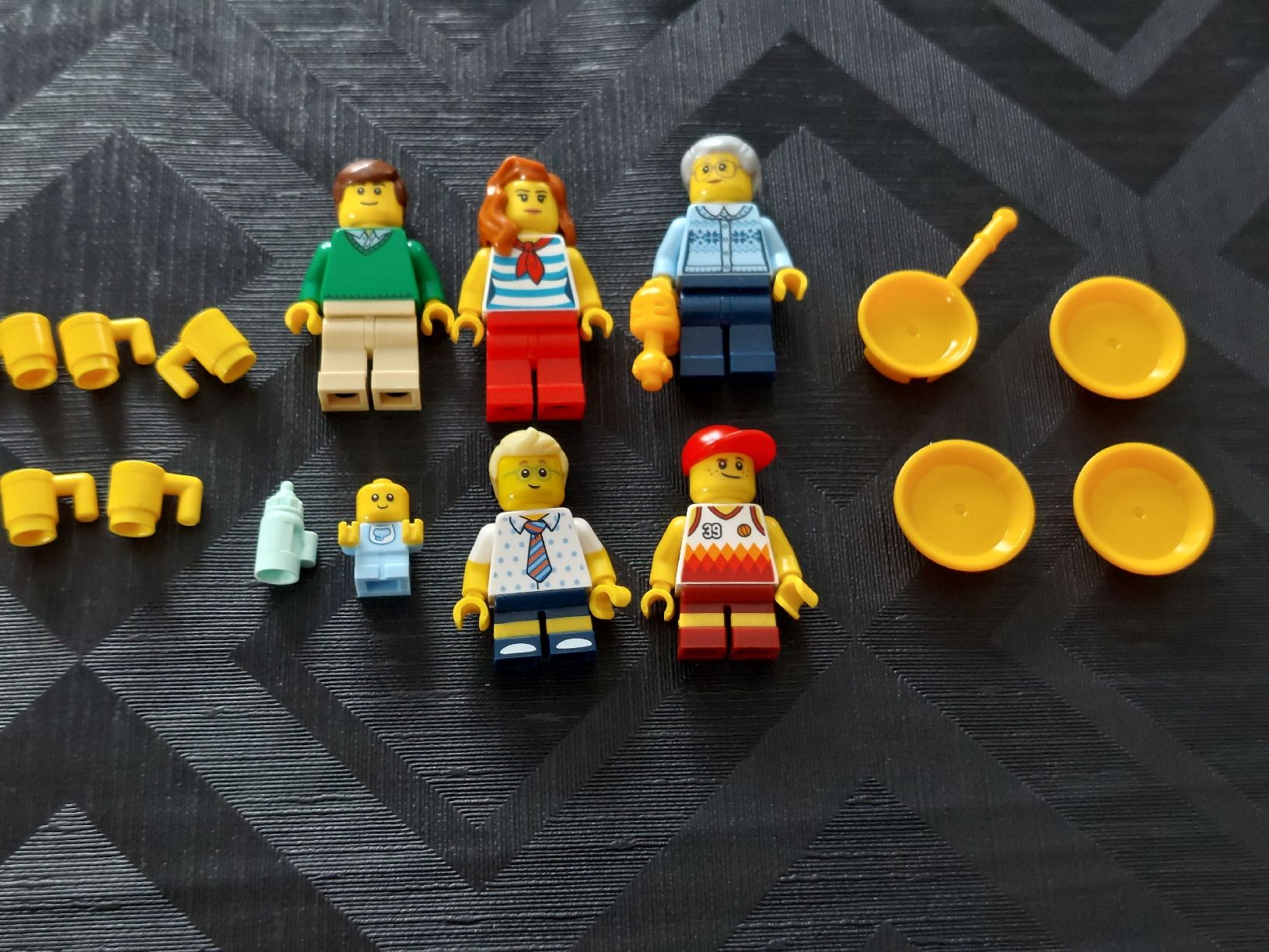 Lego Statuette: Lego Familie  – Usato da Zetzwil venduto da sti_x9xf