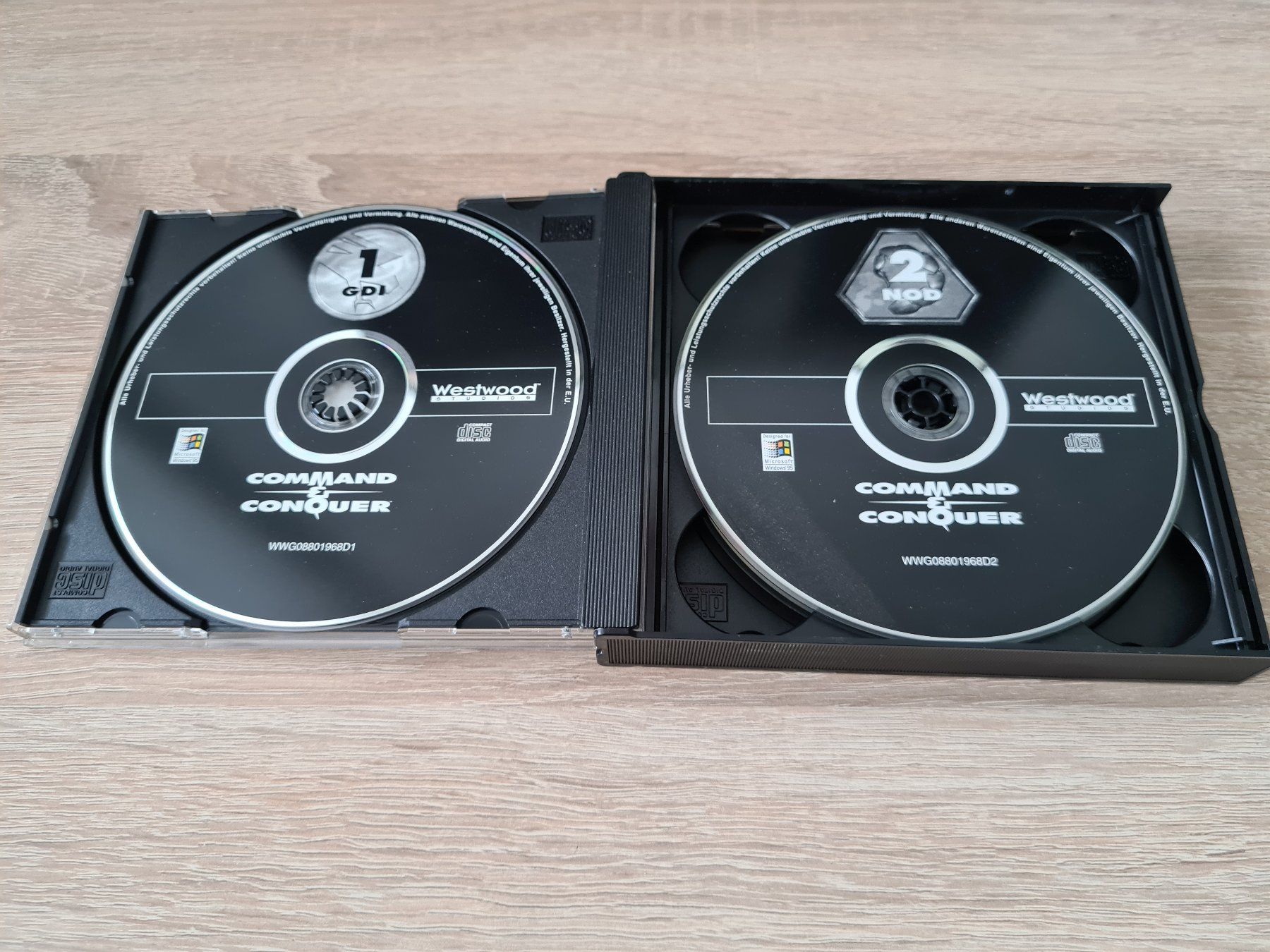 Giochi: Command & Conquer + Mission CD (1995) (3 CD) (German) - PC – Usato da Carouge GE venduto da Franllo 2