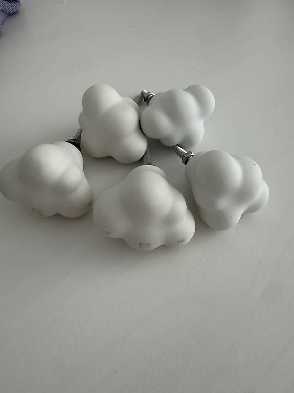 Statuette: 5x Weisse Knaufe - Wolken – Usato da Rothrist venduto da G.F.1997