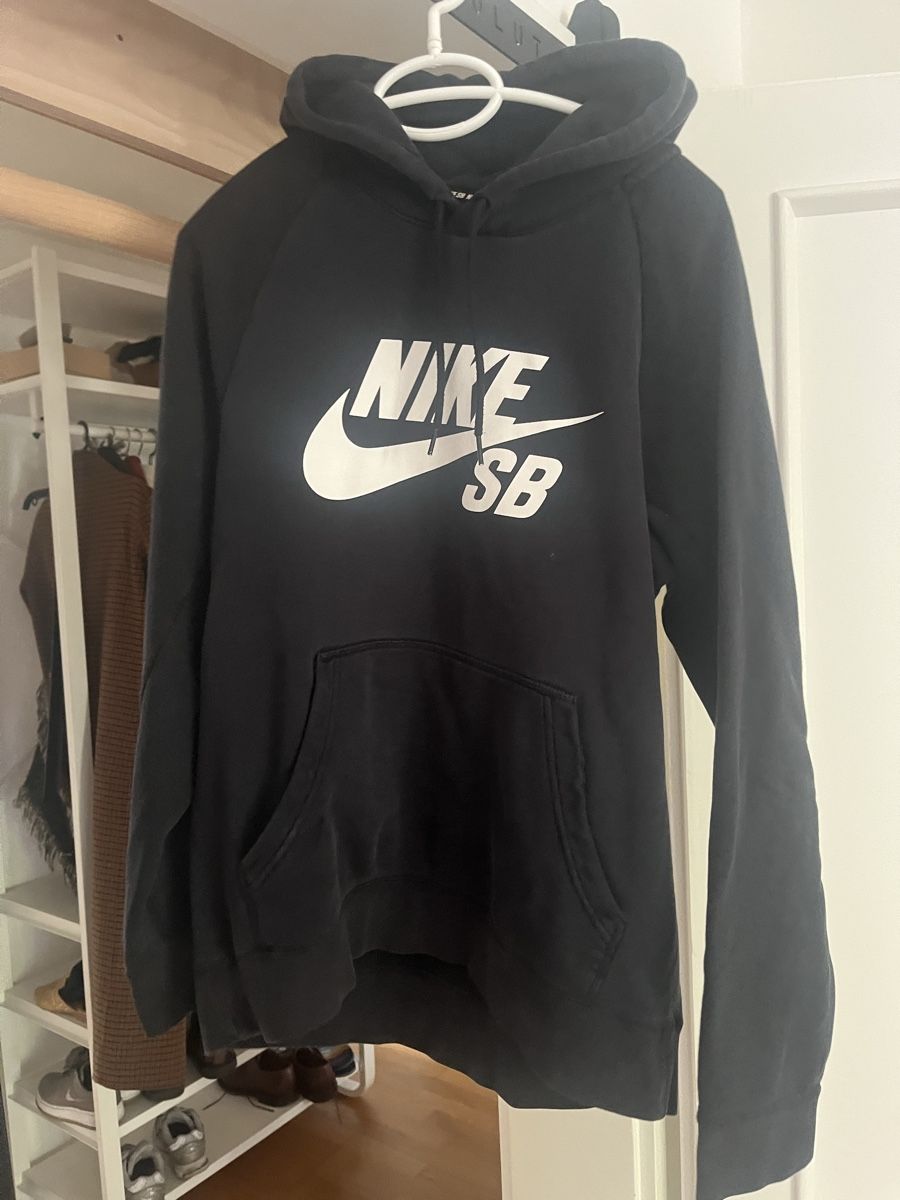 Nike Maglioni & Felpe: Nike CLASSIC NIKE HOODIE – Usato da Zürich venduto da Gza