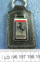 FERRARI ITALIA AUTO SCHLÜSSELANHÄNGER ECHT LEDER ENAMEL SILB