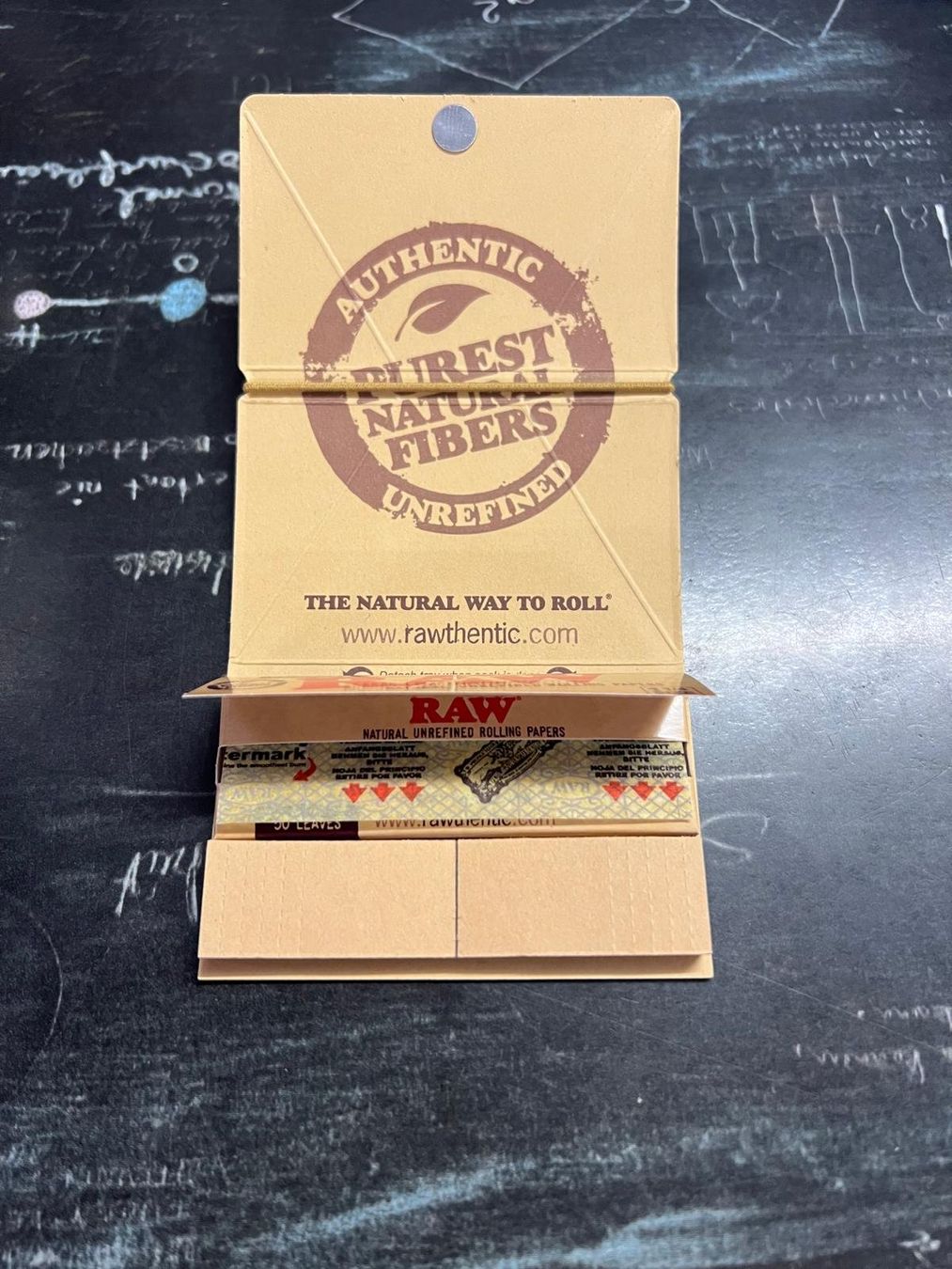 Tabacchi: 3 x RAW 1 1/4 Rolling Papers, ungebleicht, mit Filterpapier – Nuovo e nell'imballaggio originale da Buchs SG venduto da Pocolocoli 2