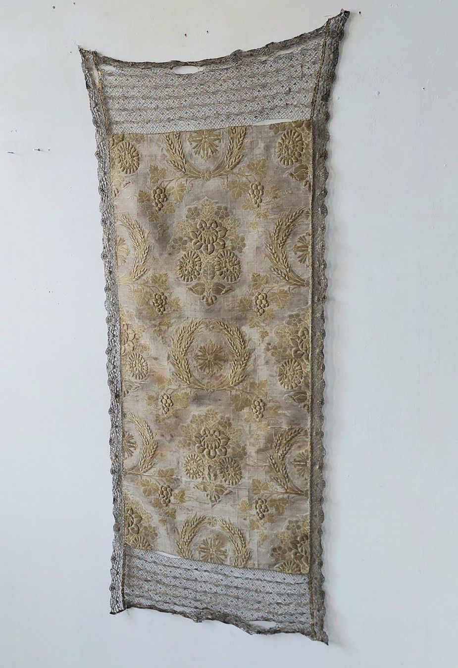Stoffe: ANTIKES TEXTIL MIT SEIDENSTICKEREI – Gebraucht aus Bern von karo123 7