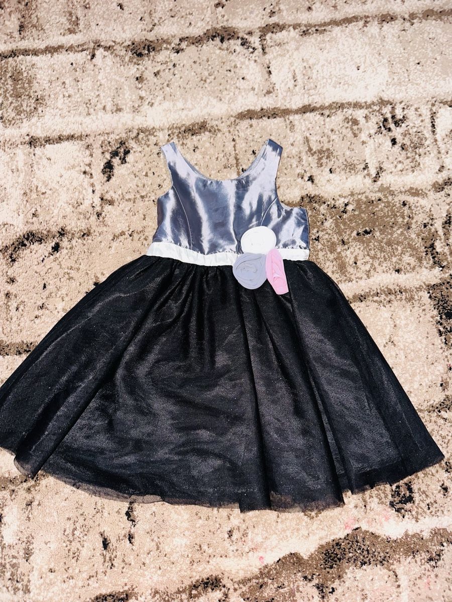 H&M Vestiti & Gonne: Gr 104 H&M festkleid – Usato da Wettingen venduto da hak_52m8