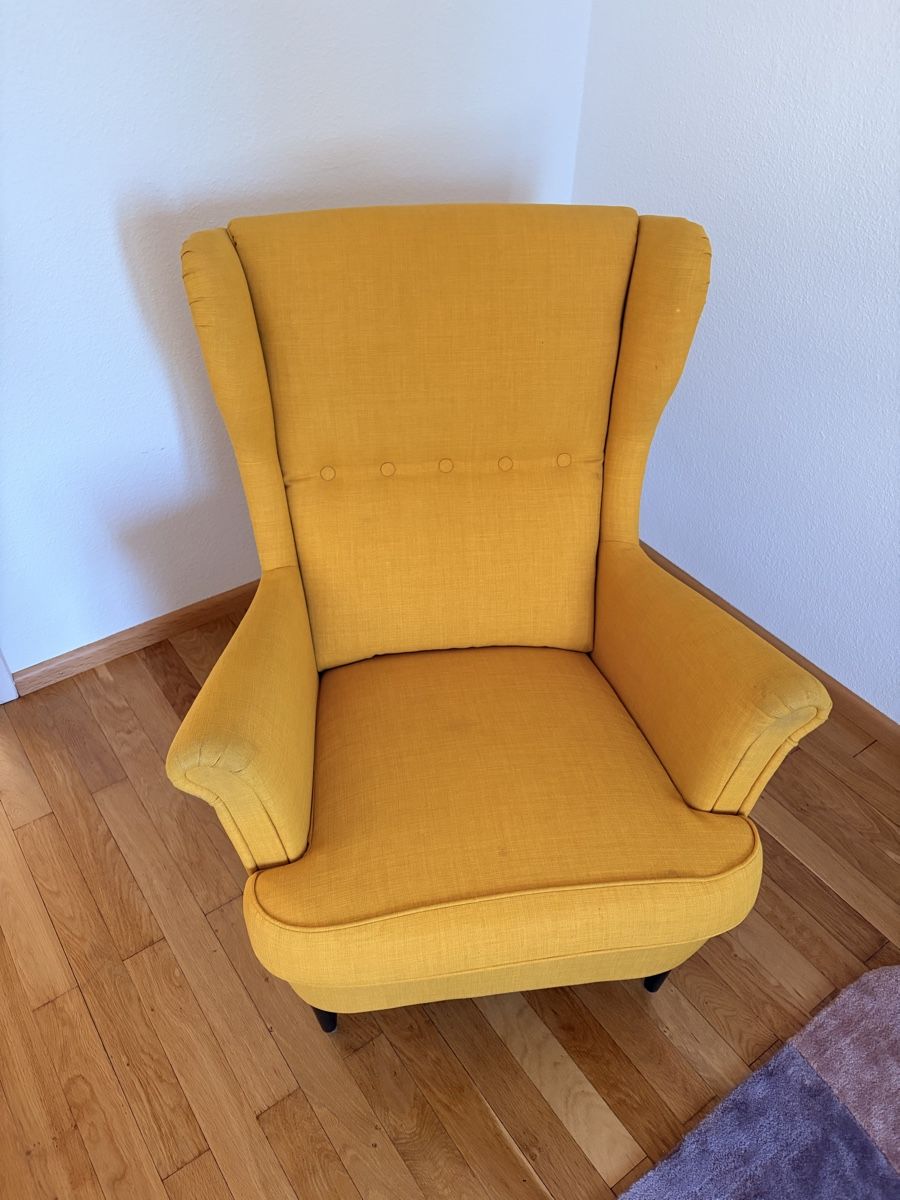 Ikea Poltrone: Cosy yellow wingback armchair – Usato da Muttenz venduto da mheimsoth