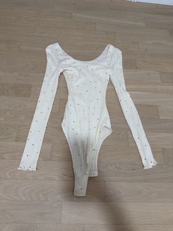 Ribbed Longsleeve Body Creme mit Herzchen – Grösse M – 100% 