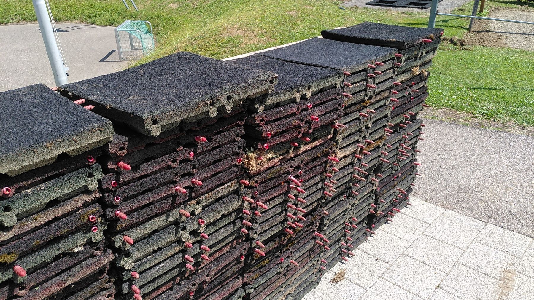 Rivestimenti per pavimenti: Fallschutzplatten – Usato da Wattwil venduto da sib9105