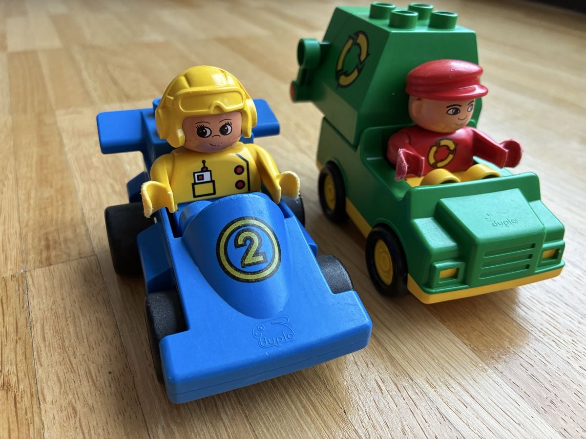 Lego Giocattoli: Vitage Duplo: Rennfahrer und Abfallauto – Usato da Basel venduto da reb_w7ml